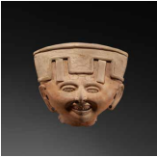 Entre las piezas identificadas se encuentra "Cabeza Sonriente", una escultura de terracota proveniente de Veracruz, México y fechada por la casa de subasta entre 400 y 700 d.C