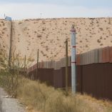 Cabe mencionar que a dos de los detenidos se les aseguraron réplicas de armas de fuego, informó la policía de la ciudad fronteriza.