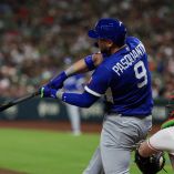 Vinnie Pasquantino conectó tres jonrones,y  el equipo de Italia venció 9-1 a México, resultado que dejó eliminada a la novena tricolor del Clásico Mundial de Beisbol en Houston.