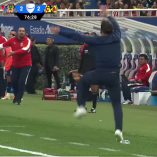 El técnico del América festejó ante la banca de Chivas