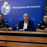 El ministro del Interior de Uruguay ofrece conferencia junto a jefes policiales sobre cooperación internacional tras arresto de Sebastián Marset.