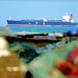 El presidente Donald Trump aseguró que  Estados Unidos seguirá hundiendo barcos y buques iraníes