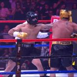 Chuy Almada dio cátedra de boxeo ante Alberto 'El Patrón'.