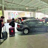 Las maniobras de los choferes se observaron hasta en tercera fila durante el fin de semana largo.