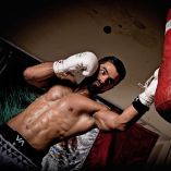 Chuy Almada sorprendió al dominar y vencer a Alberto del Río.