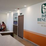 Alejandro Svarch indicó la existencia de un catálogo de 147 fármacos de primer nivel de atención, el cual se construyó en colaboración con la Secretaría de Salud.