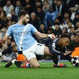 Manchester City no deja de competir, a pesar de estar eliminado y con un hombre menos.