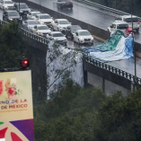 Cae manta publicitaria sobre Periférico