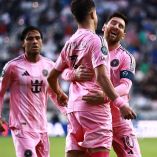 Lionel Messi celebra el gol 900 de su carrera profesional.