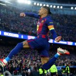 Raphinha regala su premio del partido a su hijo en emotivo video viral en Instagram.