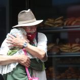 Las relacionesa humanas cercanas y de calidad son el principal predictor de la longevidad, la salud física y el bienestar, de acuerdo con el Estudio de Harvard sobre el Desarrollo Adulto.