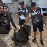 La Secretaría de Marina recolectó 134.4 kilos de desechos en la playa Olas Altas, Manzanillo.