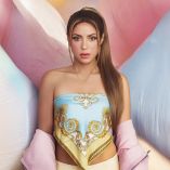 Shakira responde reto viral y trabajadores logran irse de vacaciones a la playa