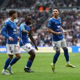 Lutsharel Geertruida sufrió insultos racistas durante el partido del Newcastle vs Sunderland.