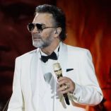 Mijares festeja cuatro décadas de carrera con un concierto sinfónico único.