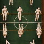 CIUDAD DE MÉXICO , 25 DE MARZO DE 2026. EL CURADOR GUILLERMO SANTAMARINA PRESENTA LA EXPOSICIÓN "FUTBOL Y ARTE. ESA MISMA EMOCIÓN". ESTARÁ EN EL MUSEO JUMEX. FOTO DANIEL BETANZOS