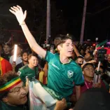 Decenas de aficionados de Bolivia dieron el banderazo a su selección