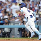 Andy Pages conectó un cuadrangular de tres carreras.