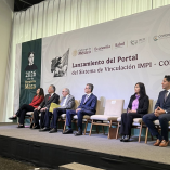 Funcionarios del IMPI y COFEPRIS durante la presentación del portal de vinculación en un evento oficial con representantes del sector salud en México.