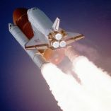 En las últimas décadas, la carrera espacial ha evolucionado de una competencia geopolítica bipolar entre Estados Unidos y la Unión Soviética por prestigio y superioridad militar durante la Guerra Fría, a un ecosistema multipolar y comercial, con muchos actores y motivaciones en juego.