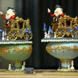 Los mejores chocolateros de Bélgica muestran su talento en una exposición de huevos de Pascua.