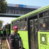CIUDAD DE MÉXICO, 02ABRIL2026.- Durante este jueves y viernes de semana santa, las estaciones Pino Suárez, San Antonio Abad, Chabacano y Viaducto de la Línea 2 del Metro, permanecerán cerradas para continuar con los trabajos de mantenimiento y remodelación de cara a la celebración del Mundial de fútbol en junio próximo, a pesar del anuncio la noche de ayer, algunos usuarios fueron sorprendidos y tuvieron que usar distintas rutas para llegar a sus destinos. Para el apoyo de los usuarios, los autobuses RTP brindaron servicio en el trayecto de las estaciones que se encuentran cerradas. FOTO: DANIEL AUGUSTO/ CUARTOSCURO.COM