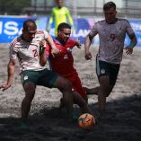 México busca consolidar una liga de futbol de playa y posicionarse como sede de la Copa del Mundo en los próximos años.<br><br>(I-D), Juan Morales de Mexico, Jose Escobar de Panama  durante el partido Panama vs Mexico, correspondiente al Grupo A del Futbol de Playa, en los Juegos Centroamericanos y del Caribe San Salvador 2023, en el Complejo Deportivo Flor Blanca, el 03 de Julio de 2023.