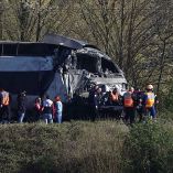 Tren de alta velocidad (TGV) en Francia con daños por choque con camión.
