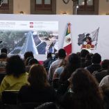Autoridades federales presentan avances de infraestructura vial Estado de México durante conferencia en Ciudad de México, con detalles del tramo Toluca–Zihuatanejo.