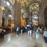 Dentro del recinto también se escuchó el repique de campanas.