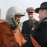 Yuri Gagarin, primer ser humano en viajar al espacio.