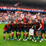 Johan Vásquez lideró al Genoa en el triunfo sobre el Sassuolo.