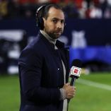 Mauricio Ymay fue sorprendido por los aspersores del Estadio Banorte.