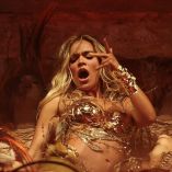 Karol G sorprende con homenajes a la música latina en Coachella