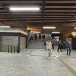 El vestíbulo cuenta con las nuevas puertas de acceso continuo.