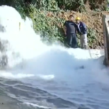 Mega fuga de agua inunda casas en Torres de Potrero