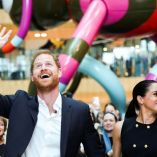 Harry y Meghan aterrizan en Australia tras ocho años de ausencia.