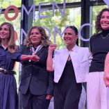 María José Alcalá, presidenta del COM, acompañada por Adriana Jiménez, exclavadista, y Aranza Vázquez, dos veces olímpica en clavados.