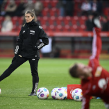 Marie-Louise Eta entrenando con su equipo el Union Berlín.