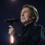 Esta noche comenzó la gira Raphaelísimo en el Auditorio Nacional