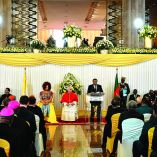 El Pontífice estuvo escoltado por un convoy en un ambiente de entusiasmo.