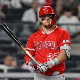 Trout se convirtió en el primer pelotero en conectar jonrón en cuatro días consecutivos en Yankee Stadium.