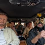 Elenco de Malcolm con el Escorpión Dorado.