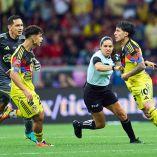 Mohamed reclama el actuar de la árbitra asistente por trifulca