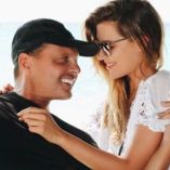 La modelo aprovechó el cumpleaños de su papá para compartir una tierna foto con él