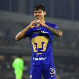 Robert Morales firmó el doblete de la victoria para Pumas.