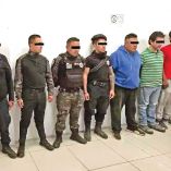 Policías de Jilotzingo, Edomex, detenidos por robo a transporte de carga.