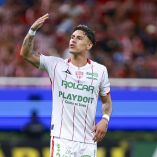 'Chicote' Calderón le hizo un gesto a la afición de Chivas tras salir de cambio.