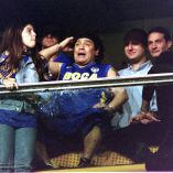 Maradona, en La Bombonera, en junio de 2001.<br><br>DIEGO ARMANDO MARADONA celebra su equipo durante el partido Boca Juniors vs Cruz Azul, correspondiente al partido de vuelta de la Final de la Copa Libertadores 2001, en el Estadio La Bombonera, el 28 de Junio de 2001.
