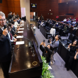 Ricardo Monreal habla en tribuna del Palacio Legislativo de San Lázaro ante estudiantes de la UPCH durante sesión del Parlamento Universitario